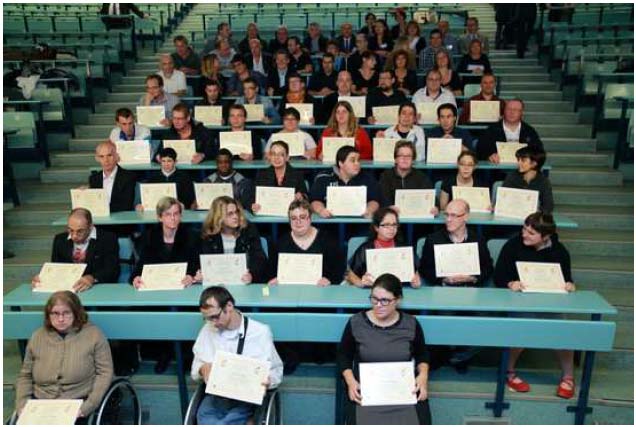 Article Diff�rent et Comp�tent dans l'Actu du 8 novembre 2013 (rubrique Focus) journal �lectronique de l'Unistra